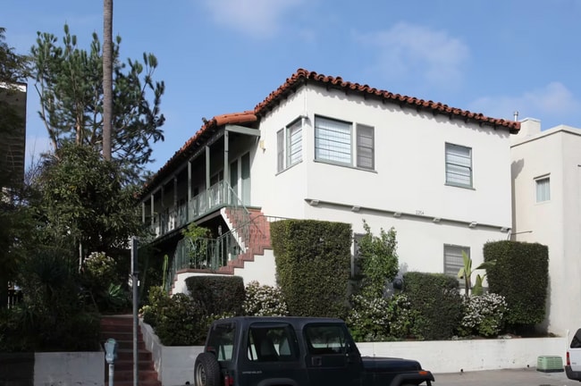 Building Photo - STR-1066-5TH AVENUE