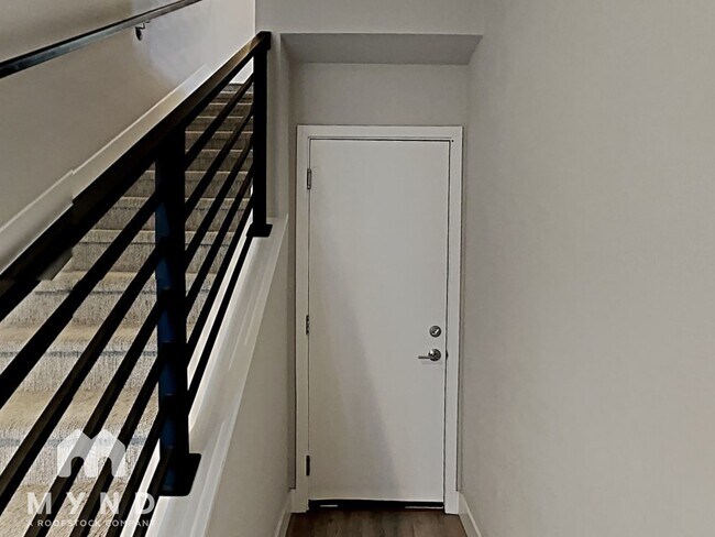 Foto del edificio - 1079 Chase St