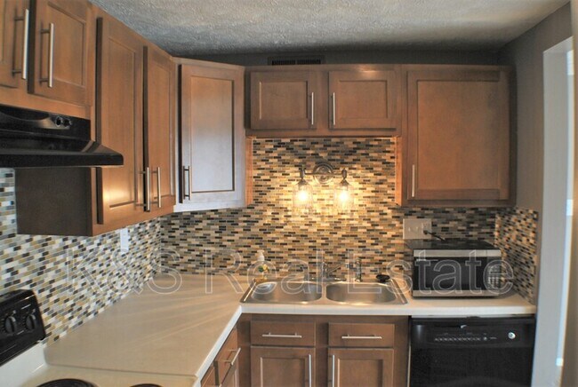 Building Photo - 1636 Jefferson Ridge Dr