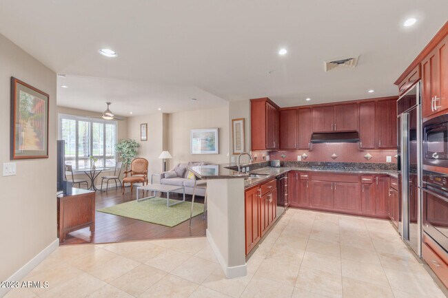 Foto del edificio - 15802 N 71st St