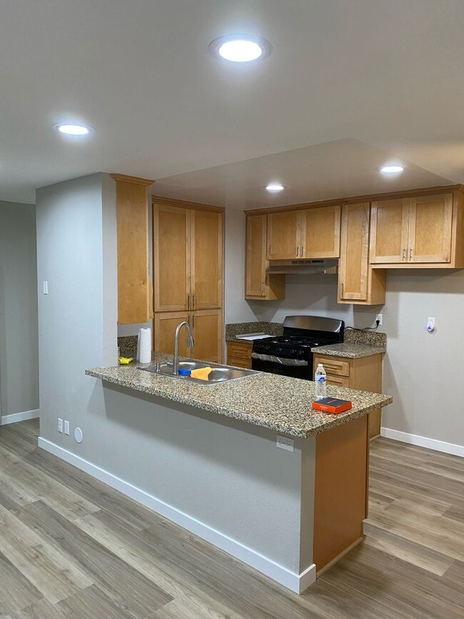 Foto del edificio - 1 Bed 1 Bath Remodeled Condo for Rent in Lawndale with ALL Utilities included