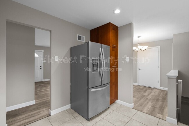 Building Photo - 438 Bush Dr