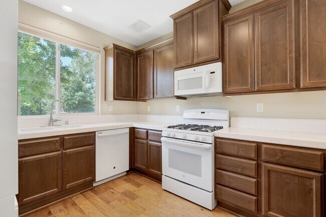 Building Photo - Beautiful East Davis Home