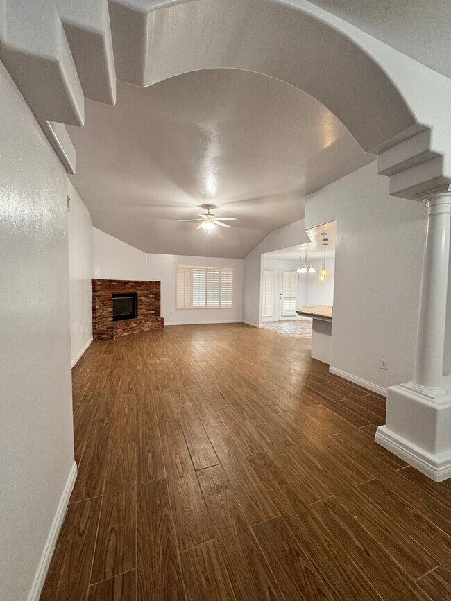 Foto del edificio - Beautiful 3-Bedroom Home in NW Bakersfield $2,600 rent/deposit !!!!