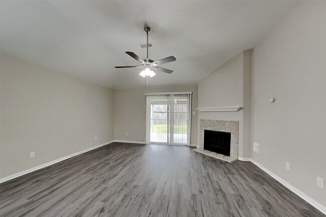 Foto del edificio - 18131 Gravenhurst Ln