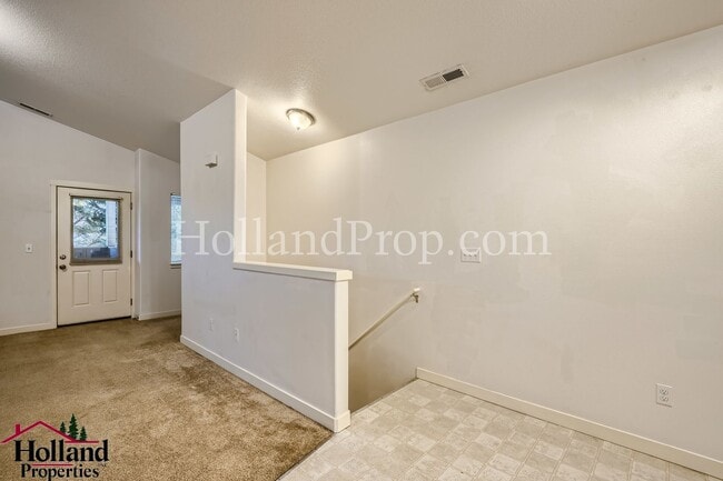 Photo - Spacious 2 Bedroom, 2 Bathroom Apartment with Dual Decks in Northeast Portland!