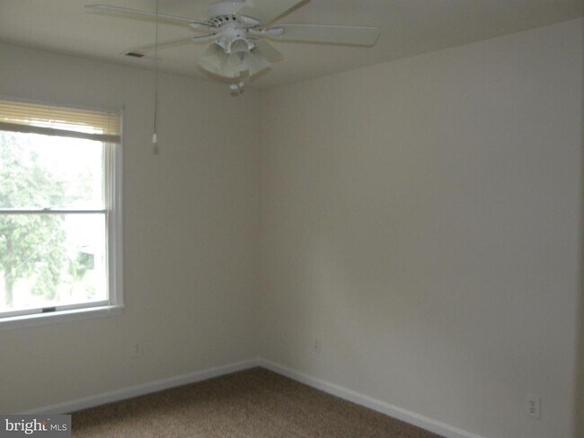 Foto del edificio - 1193 Maple Ave