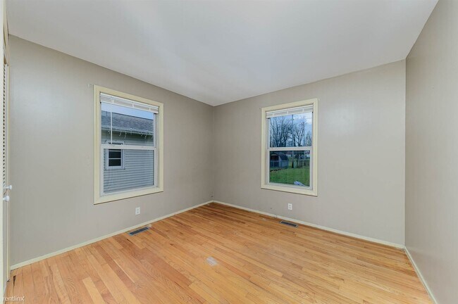 Building Photo - 3 br, 1 bath House - 15731 Hoffman Rd