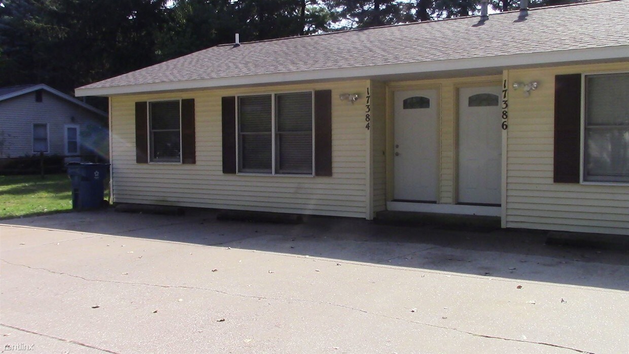 Foto principal - 2 br, 1 bath Duplex - 17384 Lane Ave
