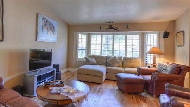 Foto del edificio - 825 Mt Rainier Way, El Dorado Hills, CA 95762
