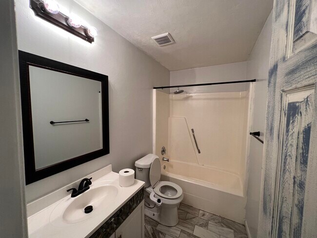 Building Photo - 1825 Seay Ct