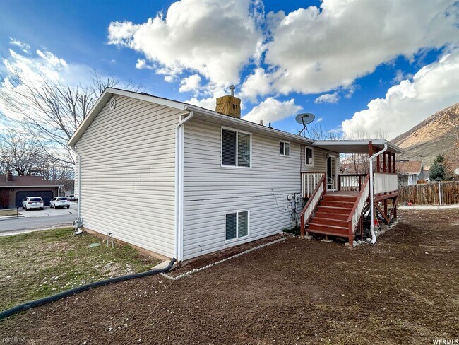 Foto del edificio - 2 br, 1 bath House - 1244 North 150 East S...
