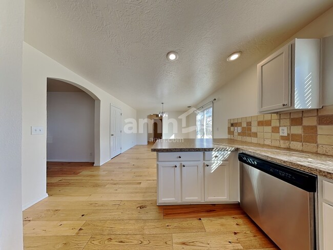 Building Photo - 895 E Folgado Court