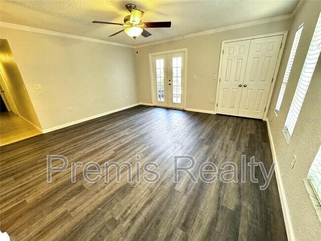Foto del edificio - 720 Lyndhurst St