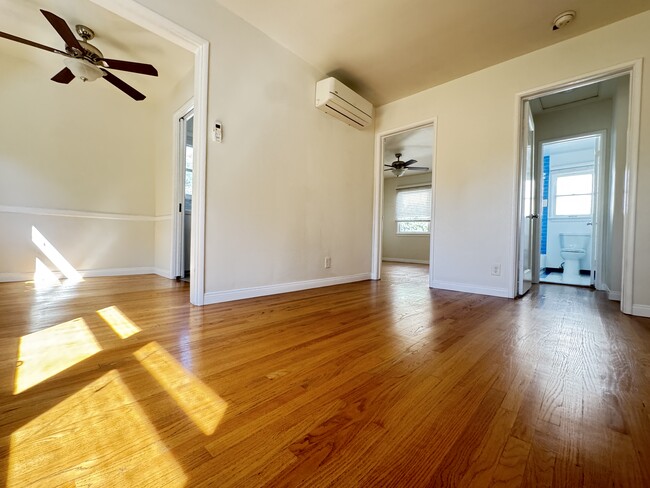 Building Photo - 554 E Cypress Ave