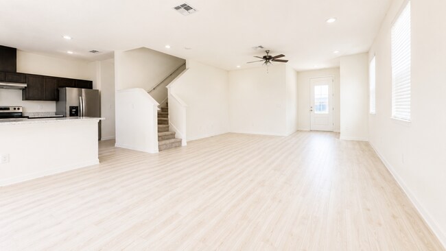 Foto del edificio - Spacious 2 Story Home - 4BR/ 2.5BA/ 2 Car Garage in Parrish