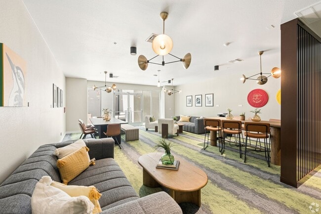 Interior Photo - ShareWESTSIDE