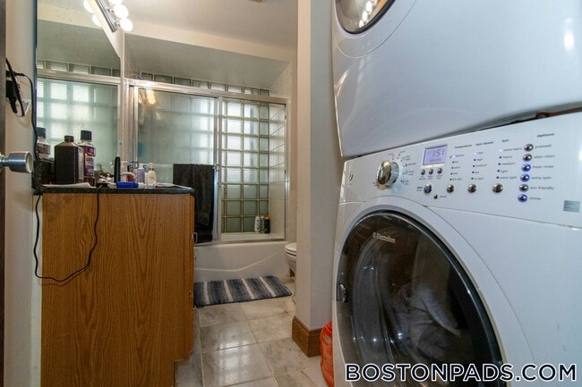 Foto del edificio - 448 Park Dr