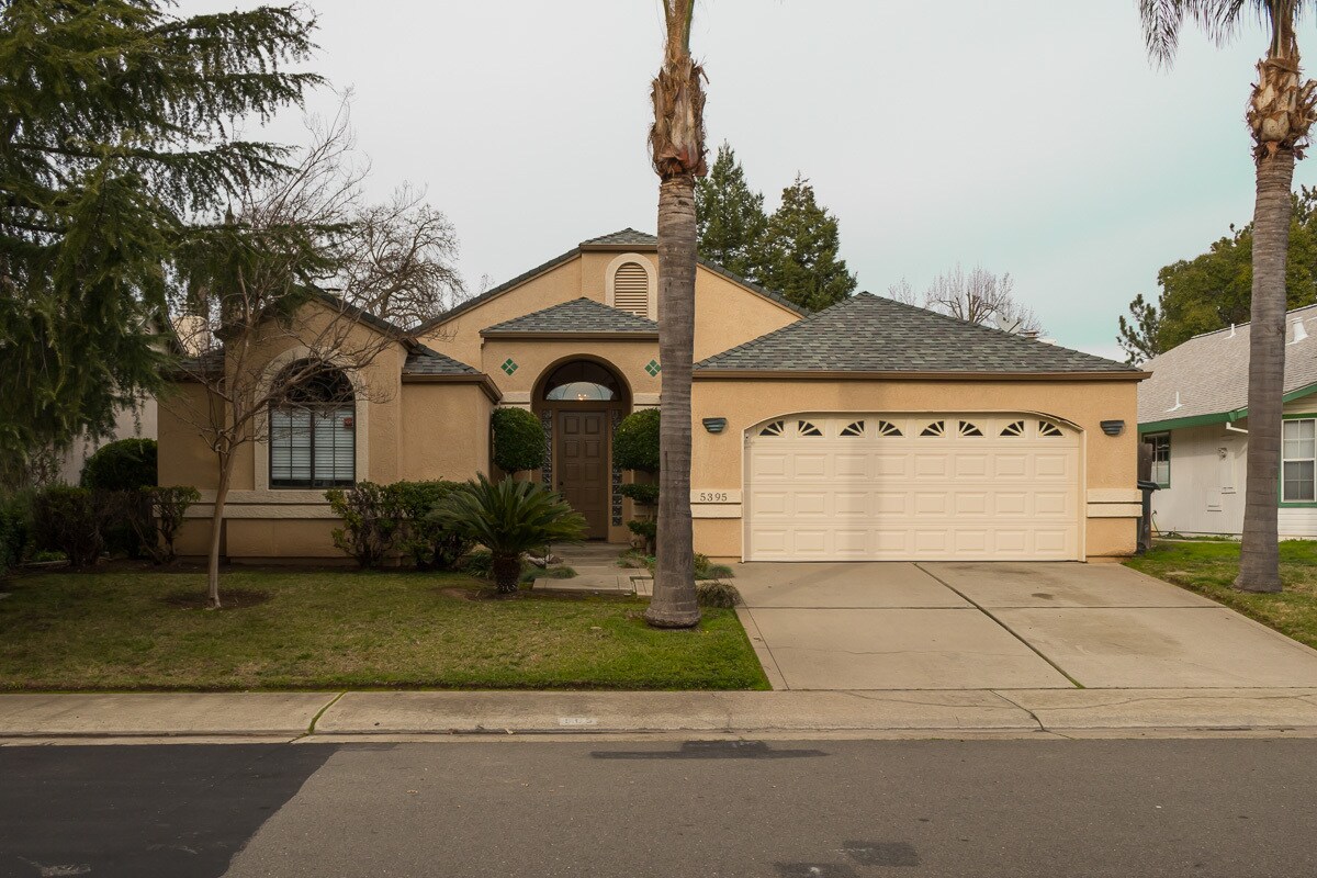 Primary Photo - 1,750 Sq.Ft 3 BEDROOM CARMICHAEL SINGLE ST...