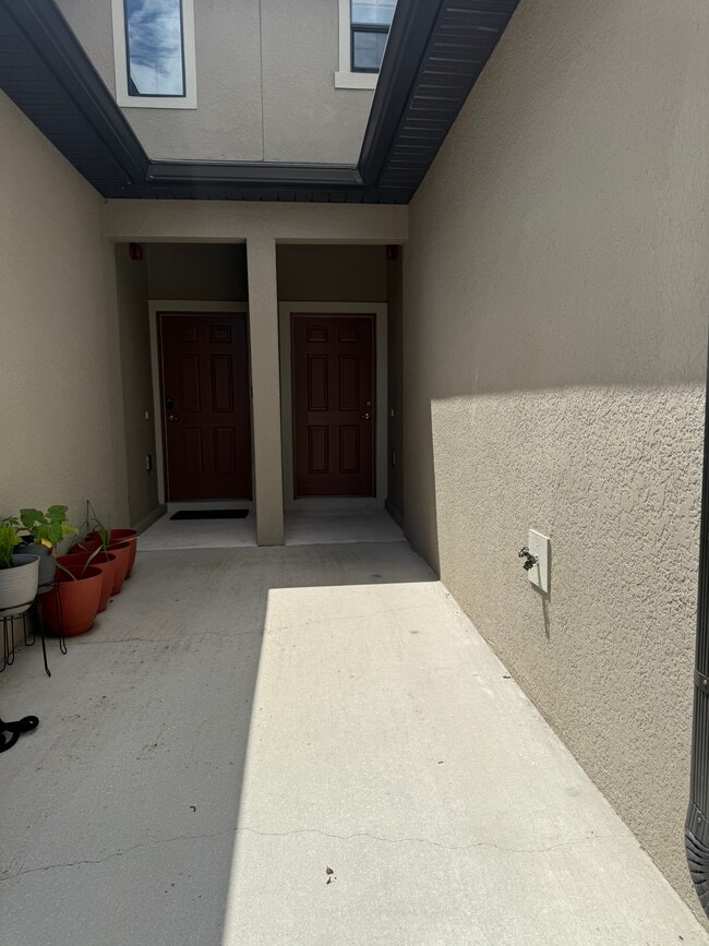 Building Photo - 2259 Seven Oaks Dr