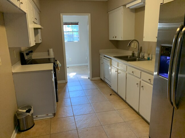 Building Photo - 301 Brookwood Cir