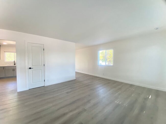 Building Photo - Modern 3BR/2BA Fremont Home with Stylish U...