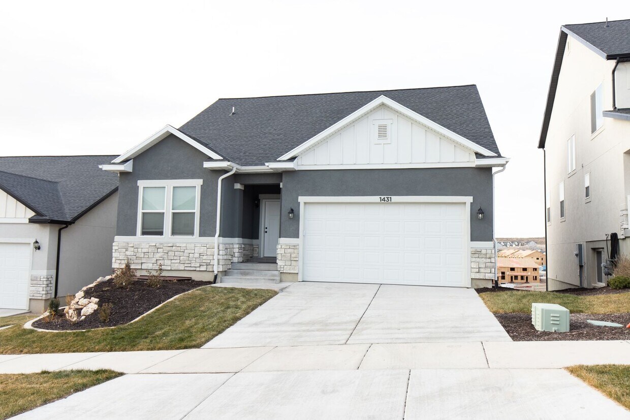 Foto principal - 1431 W Russo Dr