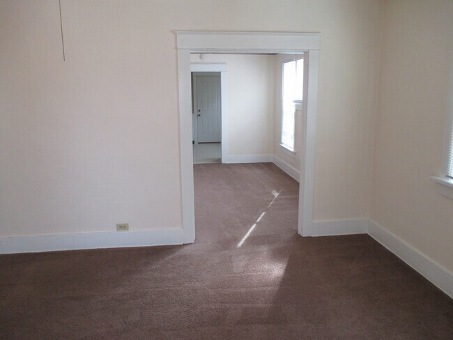 Foto del edificio - 1123 W 24th St