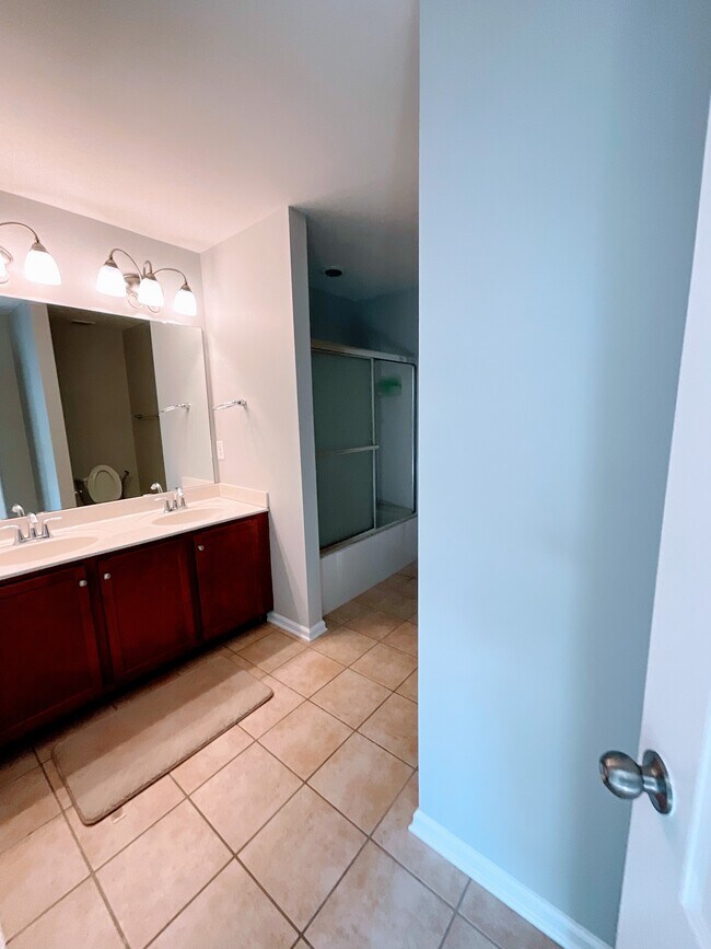 Building Photo - 10012 Juniper Trace Dr
