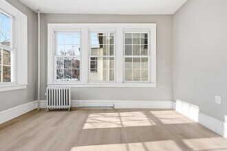 Building Photo - 40 Bayview Ave