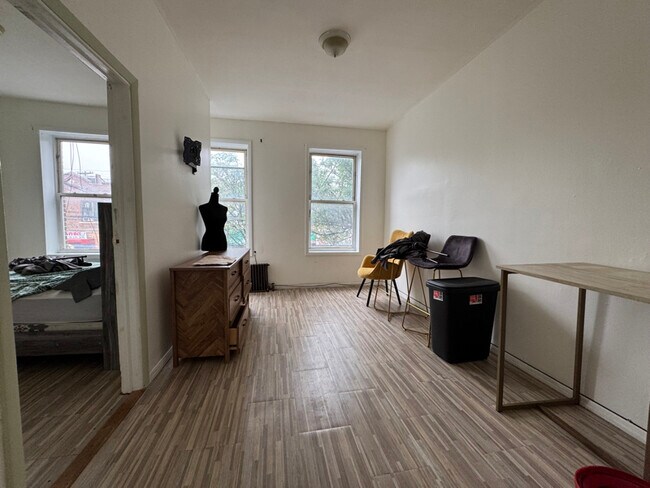 Foto del edificio - 602 New Lots Ave