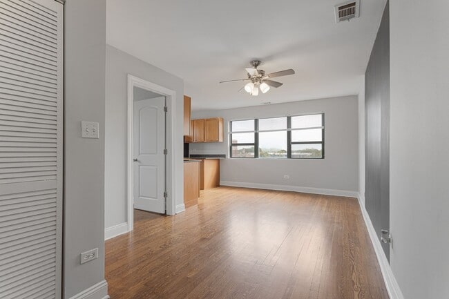 Building Photo - 7626 N Marshfield Ave