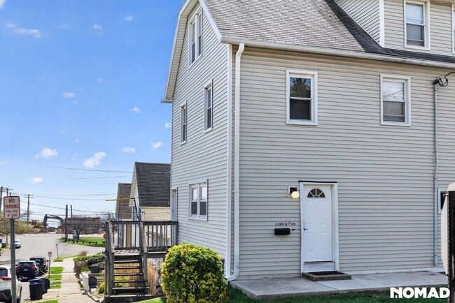 Building Photo - 54 Dawson Ave