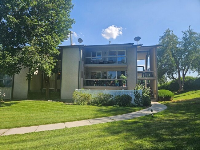 Beautifully Remodeled 2 Bedroom 2 Bathroom Condo in Murray - Beautifully Remodeled 2 Bedroom 2 Bathroom Condo in Murray
