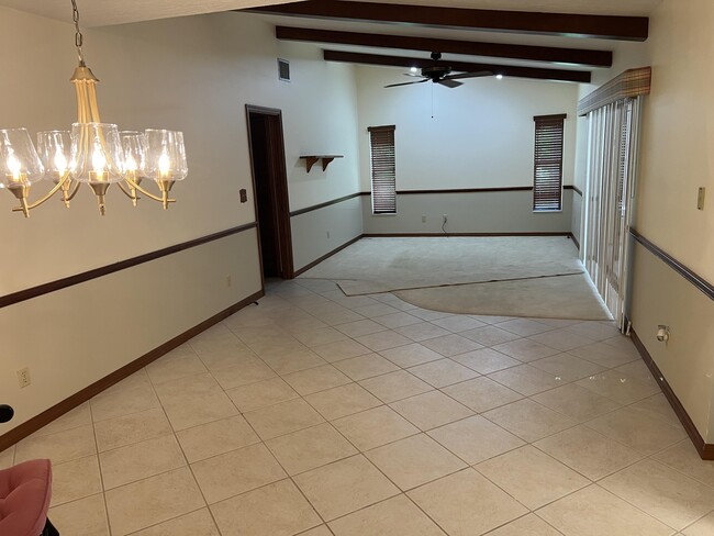 Building Photo - 2239 Woodlawn Cir