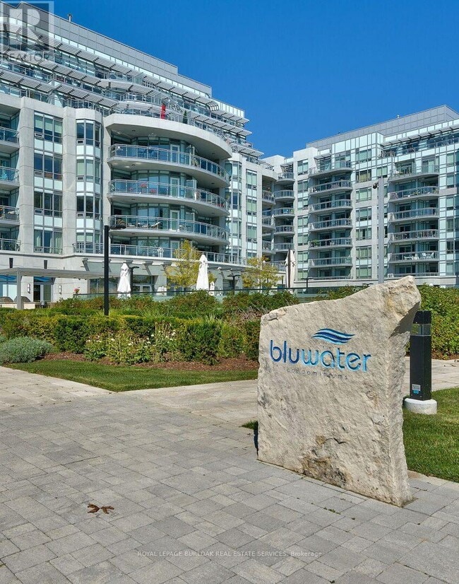 Photo du bâtiment - 3500 Lakeshore Rd W