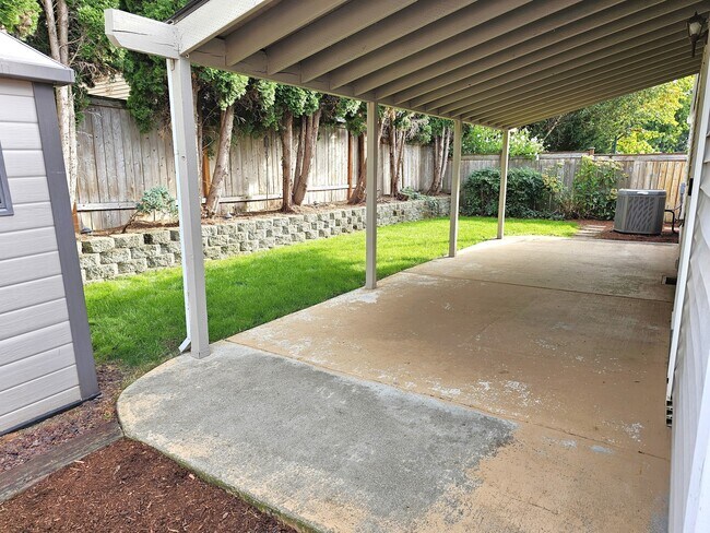 Building Photo - 21138 SW Houston Dr