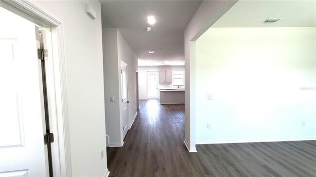 Foto del edificio - 706 Blissful Gdns Wy