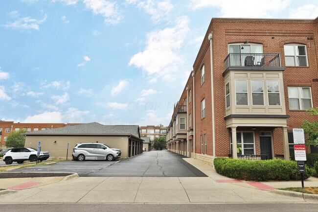 Foto del edificio - 511 W 1st Ave