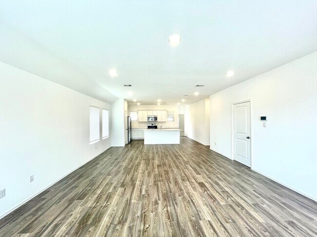 Building Photo - 2940 Tantara Dr