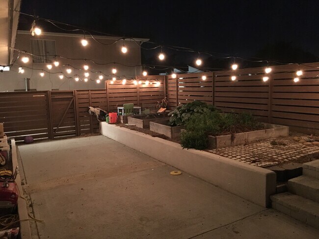 Private yard wraps around side of building - 3325 B St