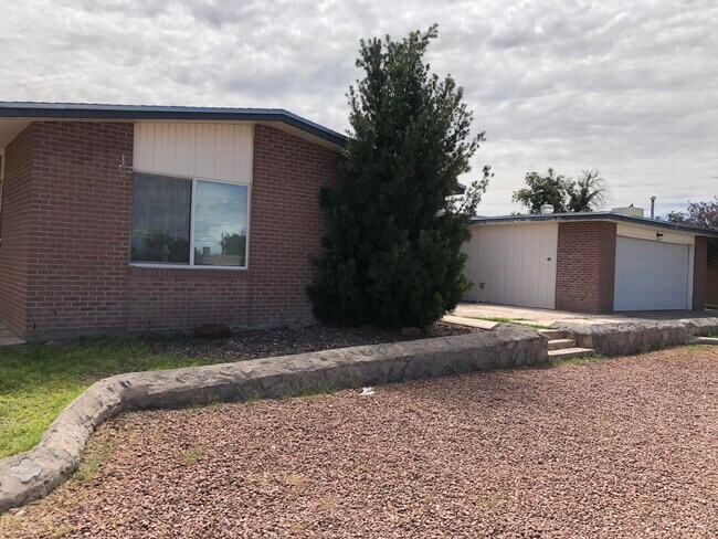 Building Photo - 9434 Album Ave