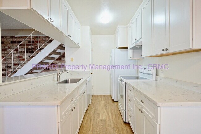 Building Photo - 24 Lassen Ln