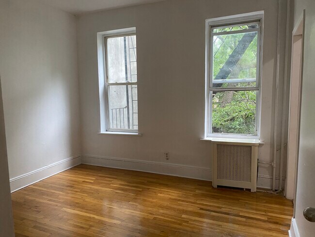 Building Photo - 393 Douglass St