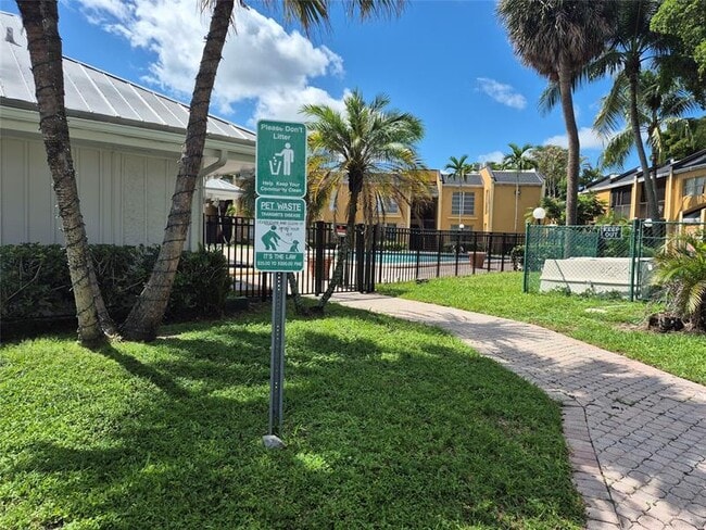 Foto del edificio - 4429 Treehouse Ln