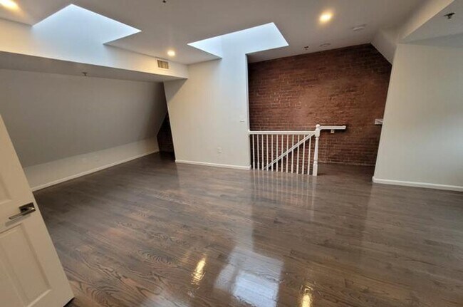 Foto del edificio - Charming 3 Bedroom-No Broker Fee