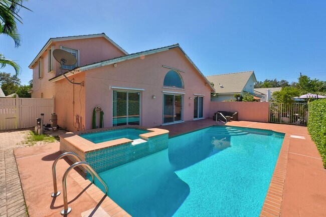 Foto del edificio - 4355 Leicester Ct