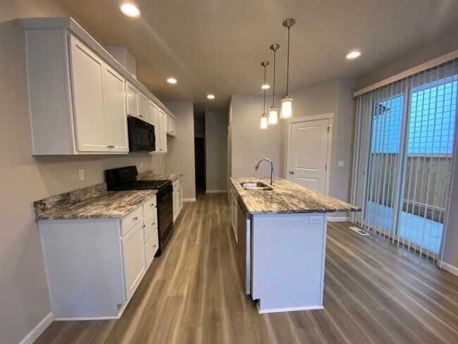 Building Photo - WELCOME TO THE GLEANNS AT BARBERRY!