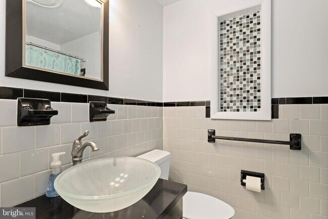 Building Photo - 4905 Rutland Pl