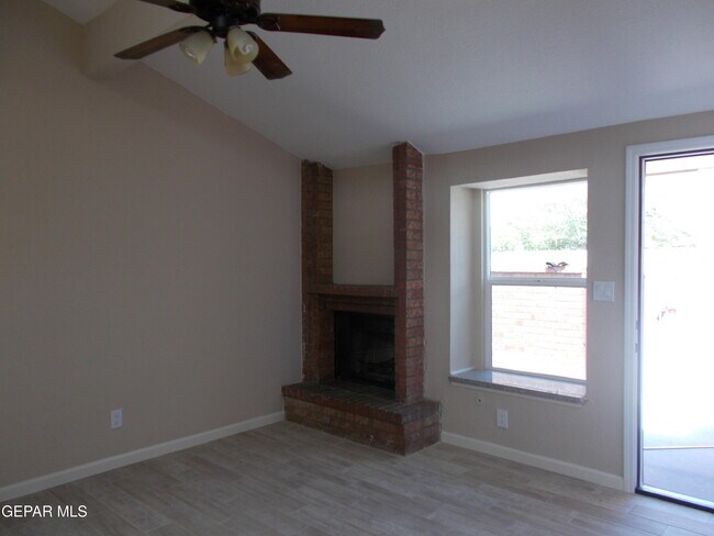 Building Photo - 3009 Red Sails Dr